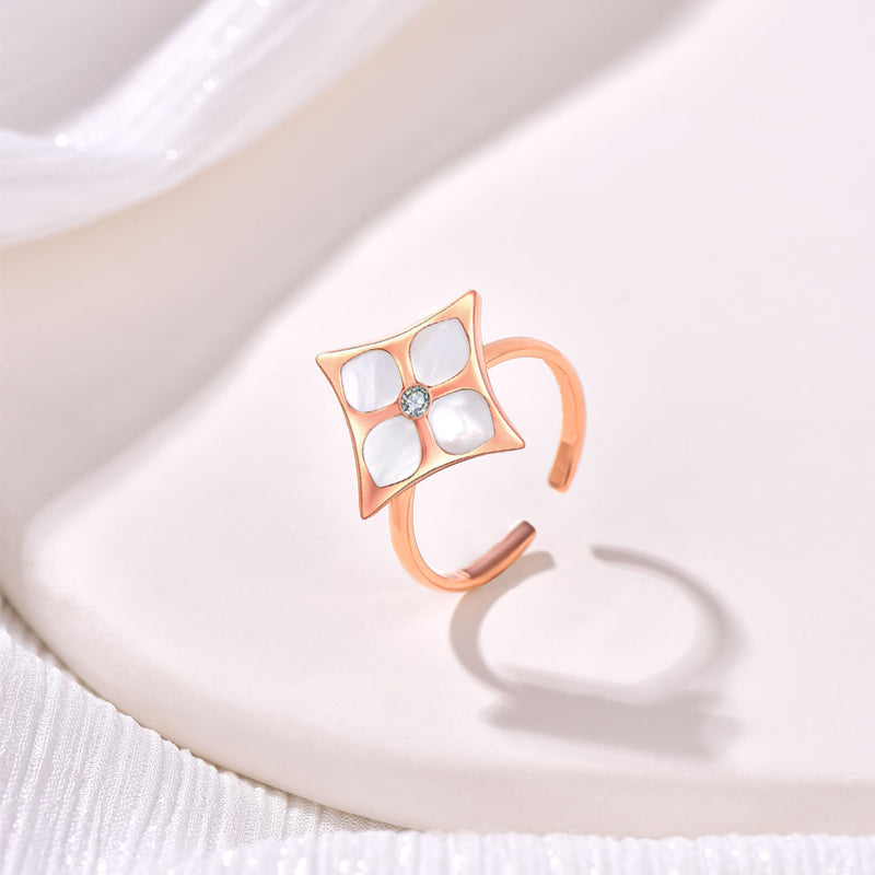 Layla / Ring Pearl Rose Gold
