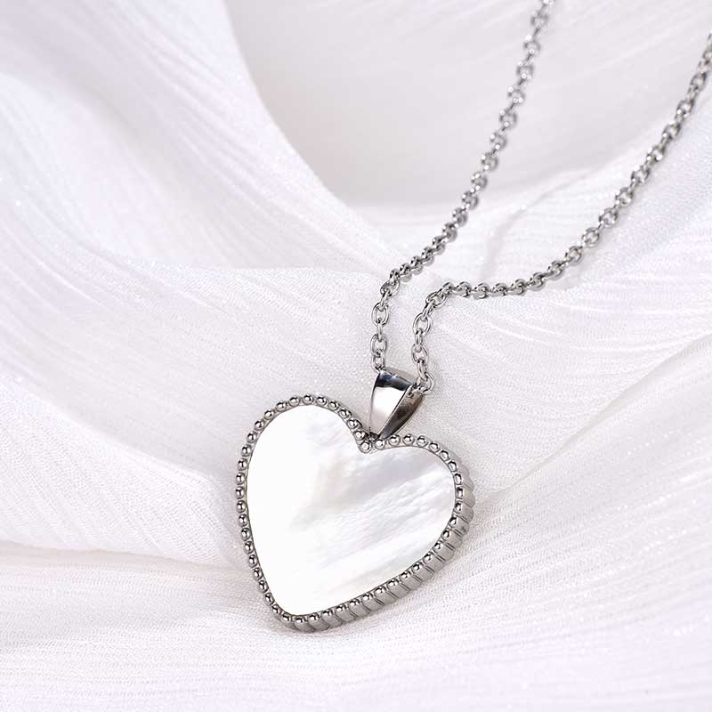 Hearts / Necklace Pearl Silver